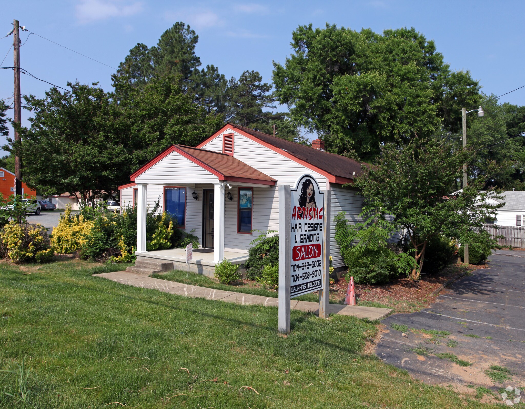 438 Eastway Dr, Charlotte, NC for sale Primary Photo- Image 1 of 3