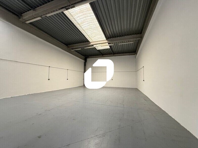 Flex in Chambly for lease - Interior Photo - Image 2 of 6
