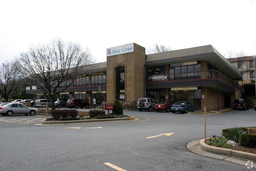 4 S McCain Dr, Frederick, MD à louer - Photo du bâtiment - Image 3 de 21
