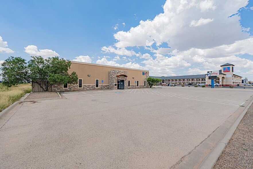 650 S John Ben Shepperd Pky, Odessa, TX à vendre - Photo du bâtiment - Image 3 de 40