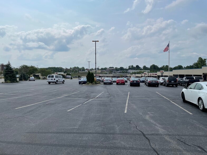 8045-8133 Connector Dr, Florence, KY à louer - Photo du bâtiment - Image 2 de 6