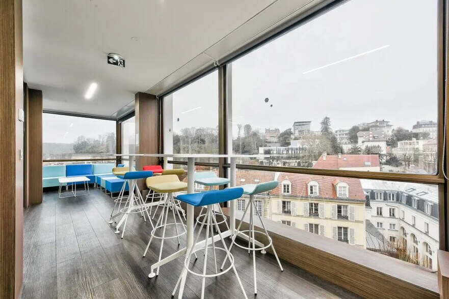 Bureau dans Saint-Cloud à vendre - Photo du bâtiment - Image 3 de 8