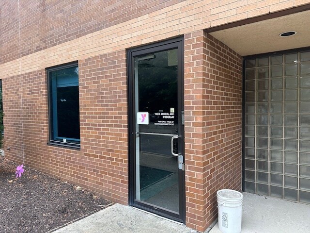 60 Old New Milford Rd, Brookfield, CT à louer - Photo du bâtiment - Image 3 de 7