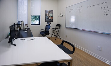 223 N Harbor Blvd, Fullerton, CA à louer Photo intérieure- Image 2 de 3