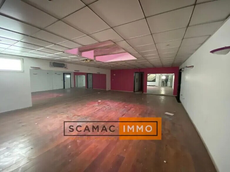 Retail in Marseille for lease - Interior Photo - Image 3 of 5