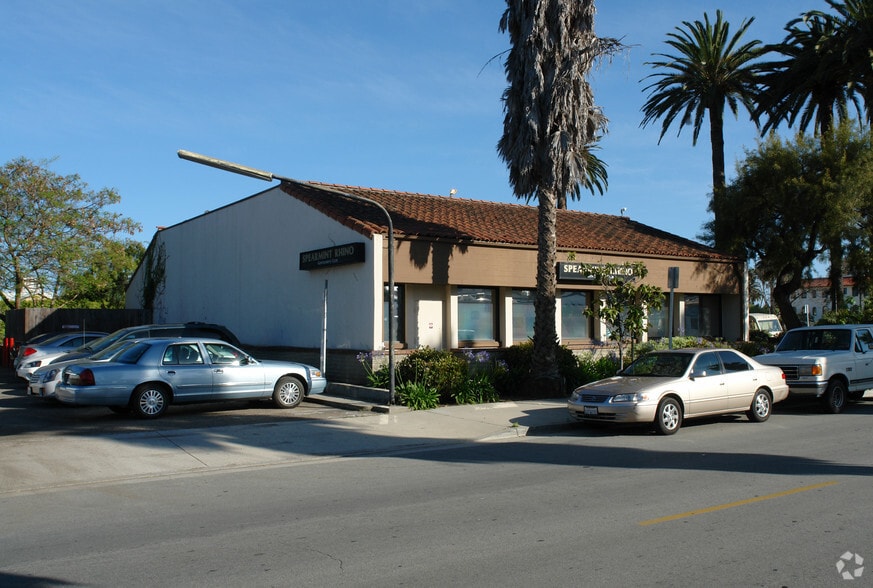 22 E Montecito St, Santa Barbara, CA à vendre - Photo du bâtiment - Image 1 de 4