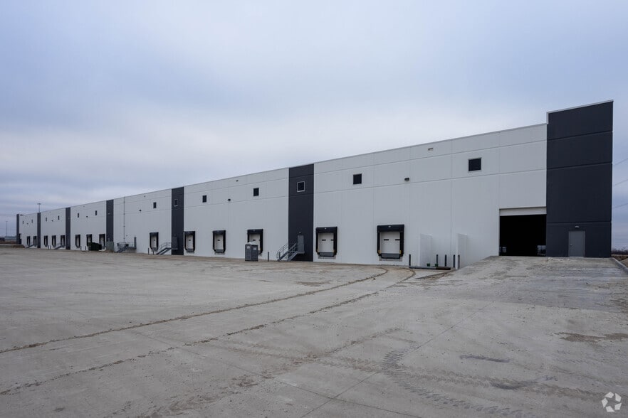 7055-7125 SE Delaware Ave, Ankeny, IA for lease - Building Photo - Image 2 of 7