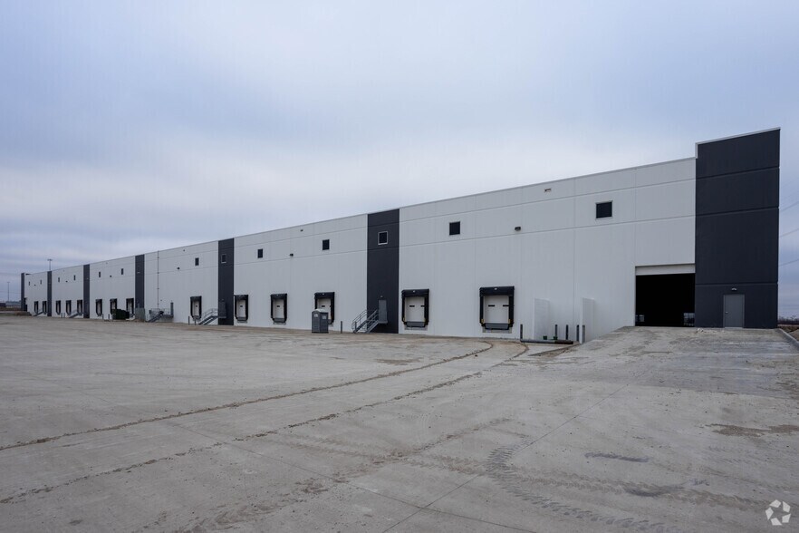 7055-7125 SE Delaware Ave, Ankeny, IA à louer - Photo du bâtiment - Image 2 de 7