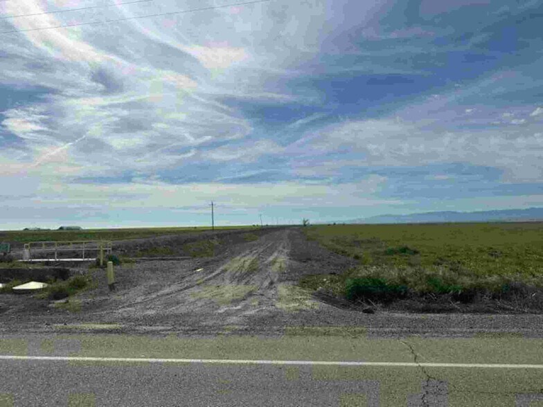 SWC of W. Jefferson Ave. & S. San Mateo Ave., Tranquillity, CA for sale - Primary Photo - Image 1 of 3