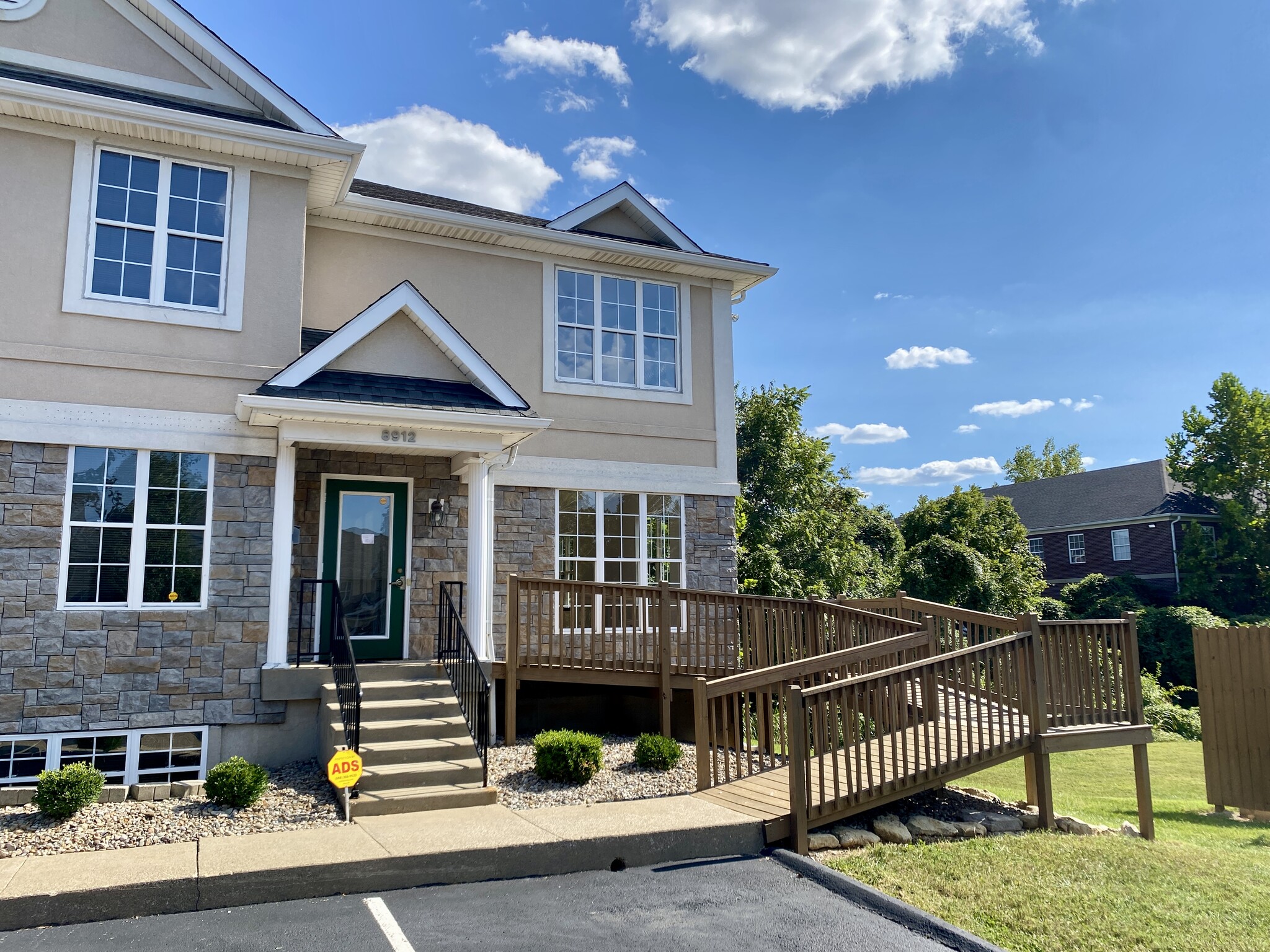 8912 Stone Green Way, Louisville, KY for lease Interior Photo- Image 1 of 20