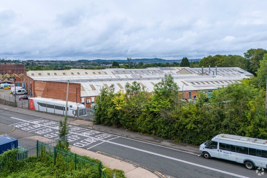 Rufford Rd, Stourbridge à louer - Photo du bâtiment - Image 3 de 5
