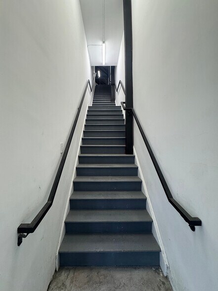 1016 S Santee St, Los Angeles, CA à louer - Photo intérieure - Image 2 de 11