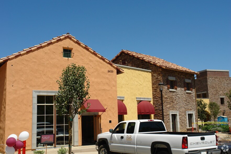 Del Dios Hwy, Rancho Santa Fe, CA à louer - Photo du bâtiment - Image 2 de 6