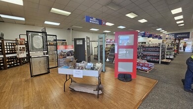 642 Commerce Ave, Longview, WA à louer Photo intérieure- Image 2 de 18