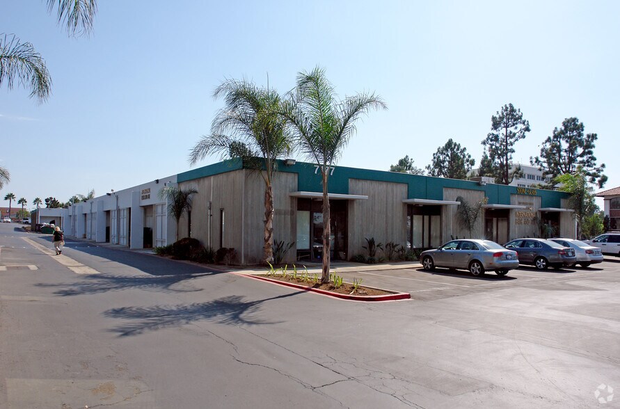 7177 Convoy Ct, San Diego, CA à louer - Photo du bâtiment - Image 3 de 36