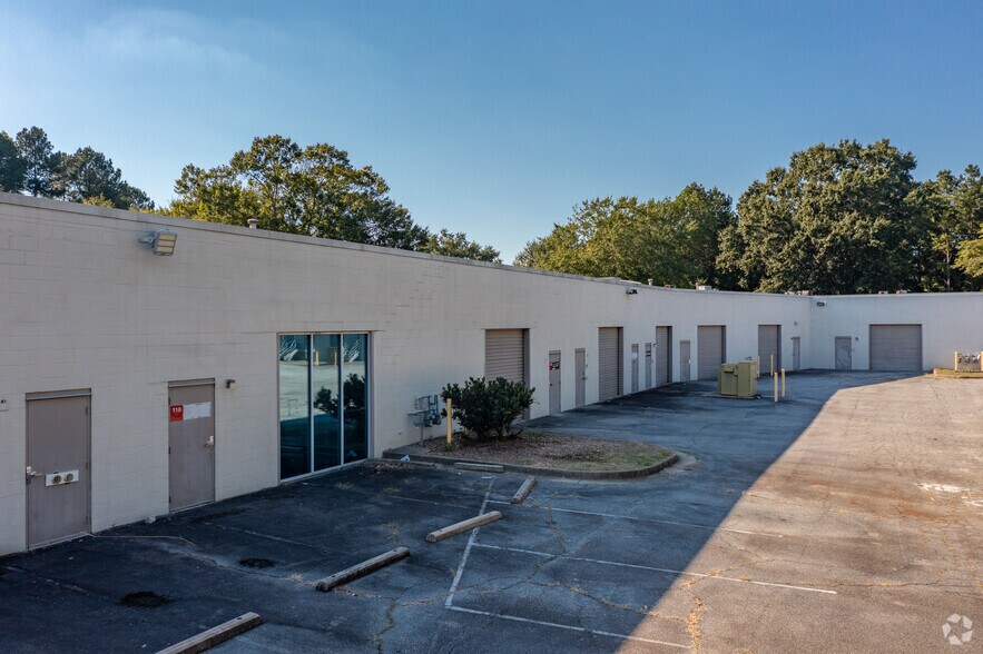 100 Pinnacle Way, Norcross, GA à louer - Photo du bâtiment - Image 3 de 4