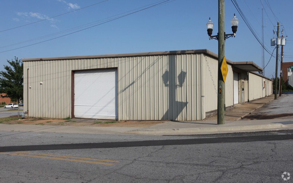 33 Laura St, Winder, GA à louer - Photo du bâtiment - Image 3 de 11