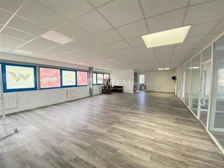 Office in Villepinte for lease - Interior Photo - Image 3 of 10