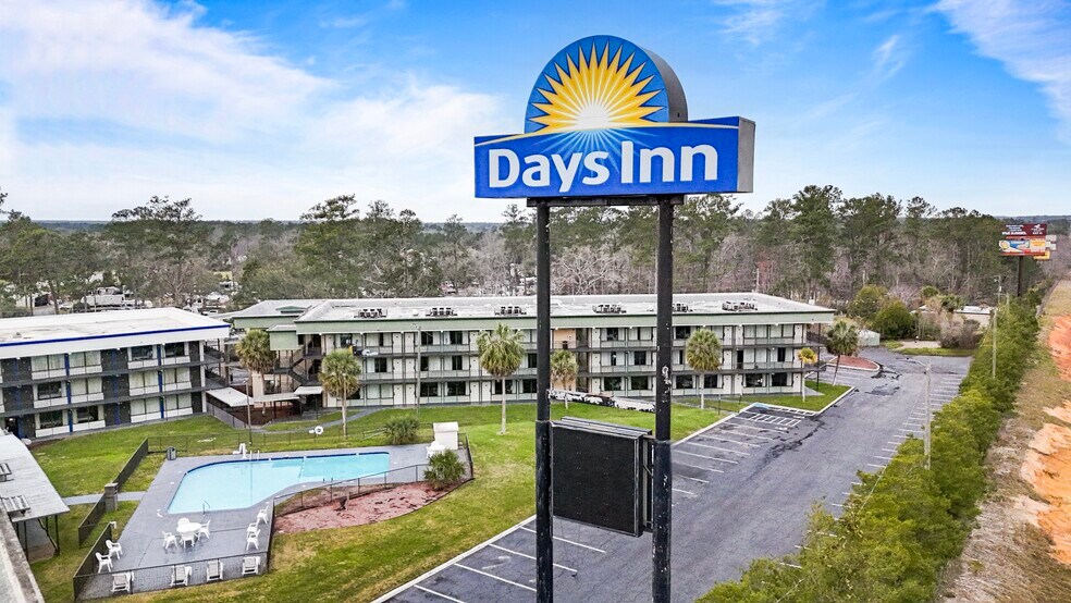 1389 N Saint Augustine Rd, Valdosta, GA à vendre - Photo du bâtiment - Image 2 de 16