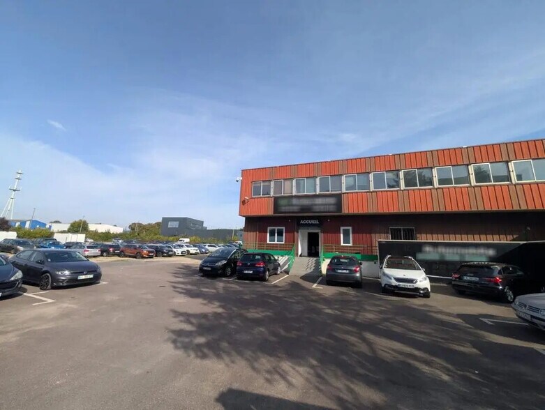 Flex dans Porcheville à louer - Photo du bâtiment - Image 1 de 10