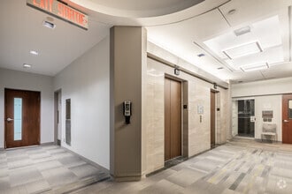 1730 St Laurent Blvd, Ottawa, ON à louer Photo intérieure- Image 1 de 5