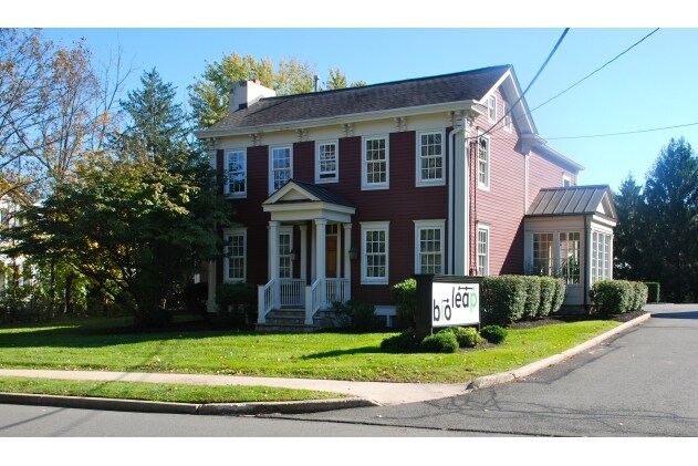 238 W Delaware Ave, Pennington, NJ à louer Photo principale- Image 1 de 12