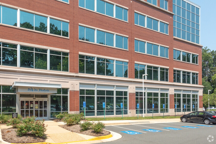 8501 Arlington Blvd, Merrifield, VA for lease - Building Photo - Image 2 of 8