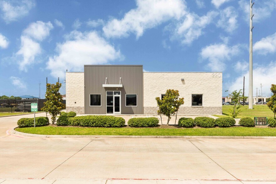 220 Ibis St, Webster, TX à louer - Photo du bâtiment - Image 2 de 15