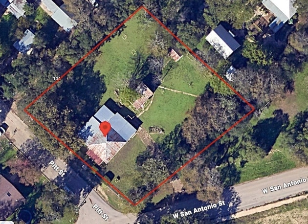 102 Pitt St, San Marcos, TX for sale Primary Photo- Image 1 of 2