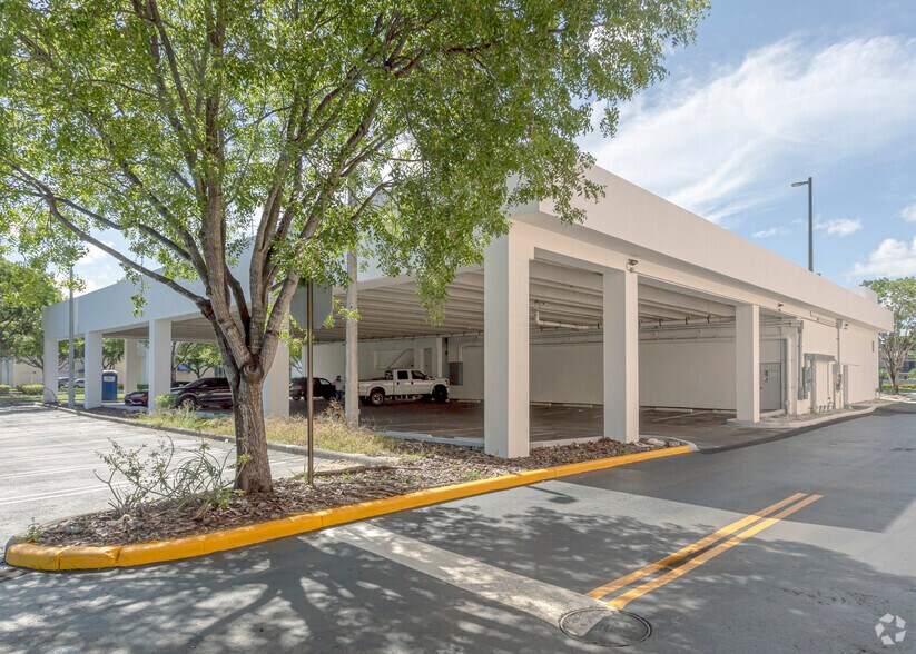 10015 NW 41st St, Doral, FL à louer - Photo du bâtiment - Image 3 de 8