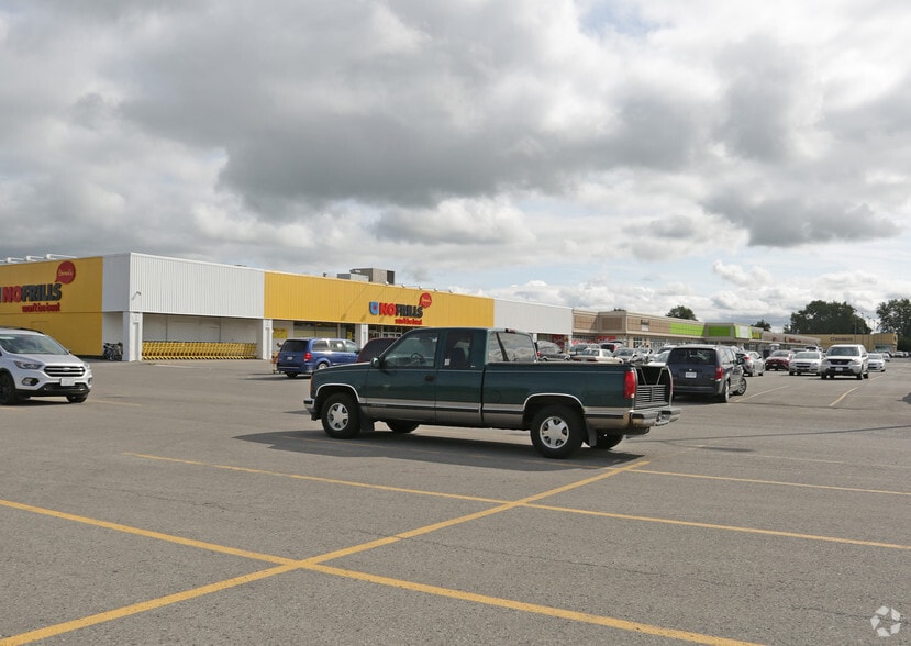 300 Lincoln St, Welland, ON for lease - Primary Photo - Image 1 of 6