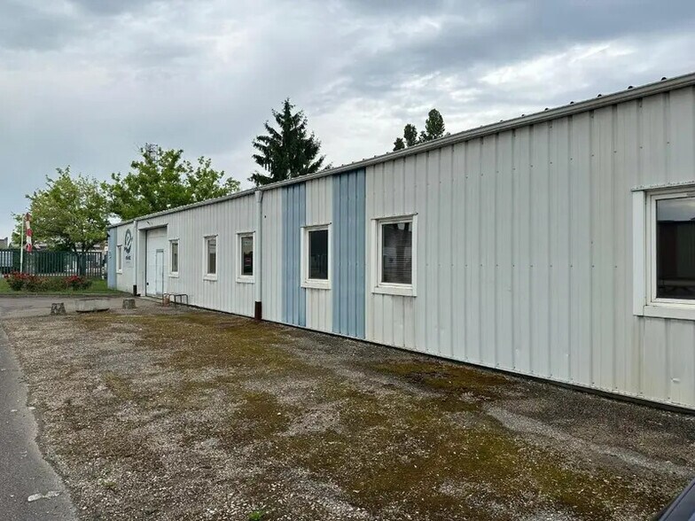 Flex in Chalon-sur-Saône for sale - Building Photo - Image 1 of 12