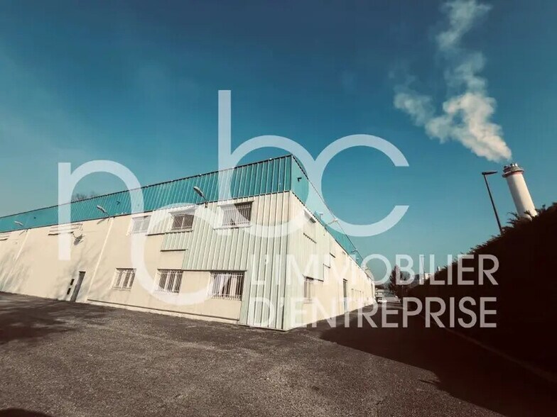 Flex dans Vaulx-en-Velin à louer - Photo du bâtiment - Image 2 de 5