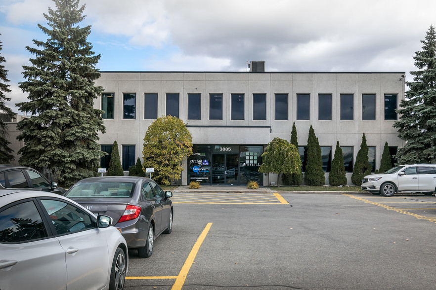 3885 Boul Industriel, Laval, QC à louer - Photo principale - Image 1 de 15