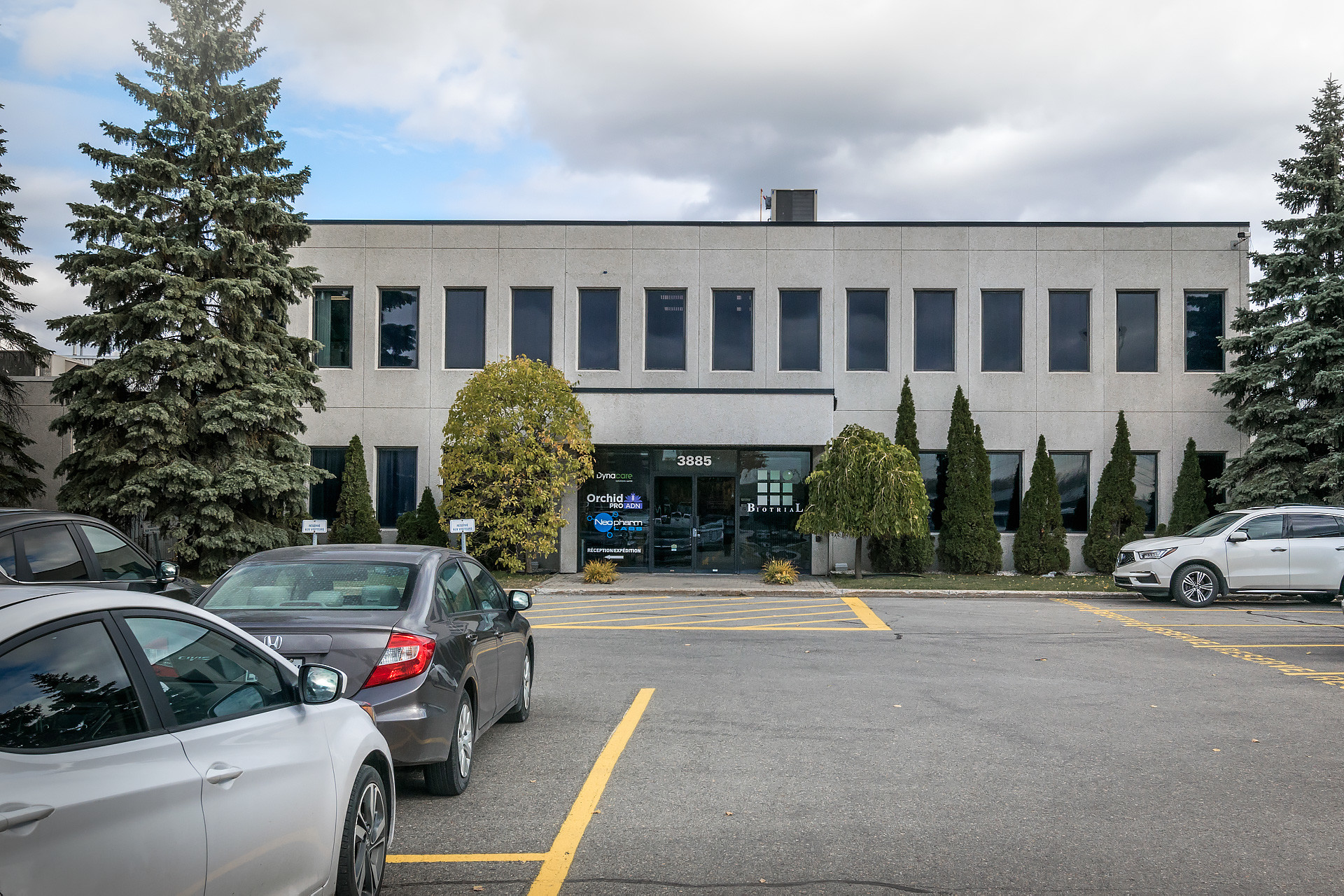 3885 Boul Industriel, Laval, QC for lease Primary Photo- Image 1 of 2