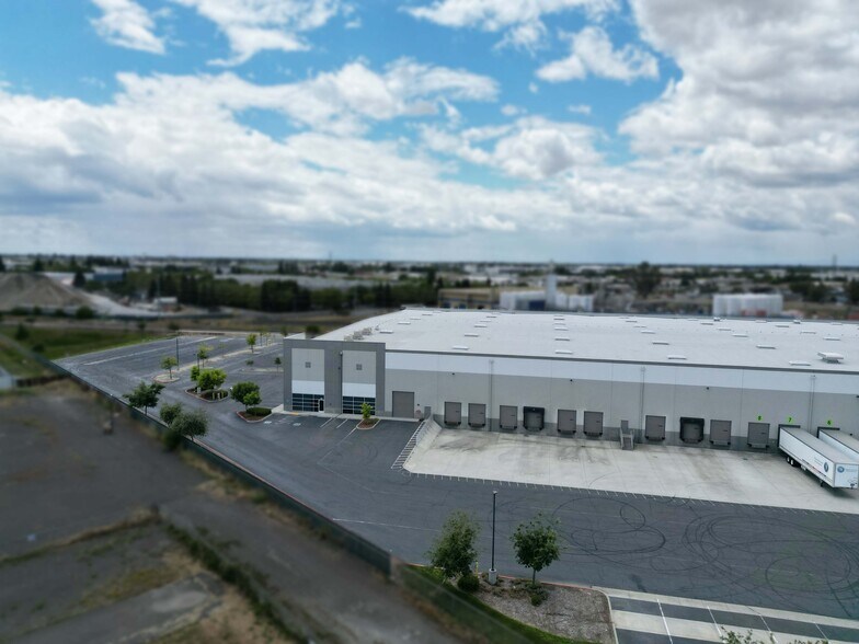 8670 Fruitridge Rd, Sacramento, CA à louer - Aérien - Image 3 de 13