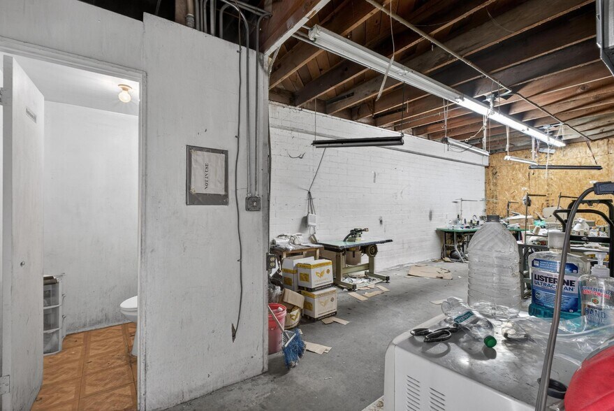 5016 E Olympic Blvd, Los Angeles, CA à vendre - Photo du bâtiment - Image 3 de 17