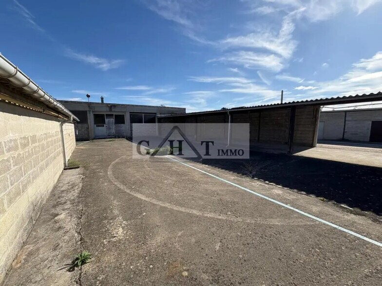 Bureau dans Dammarie-les-Lys à louer - Photo du bâtiment - Image 1 de 11