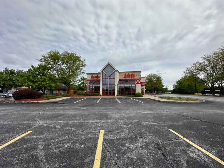 3832 Eagle View Dr, Indianapolis, IN à vendre - Photo du bâtiment - Image 3 de 5