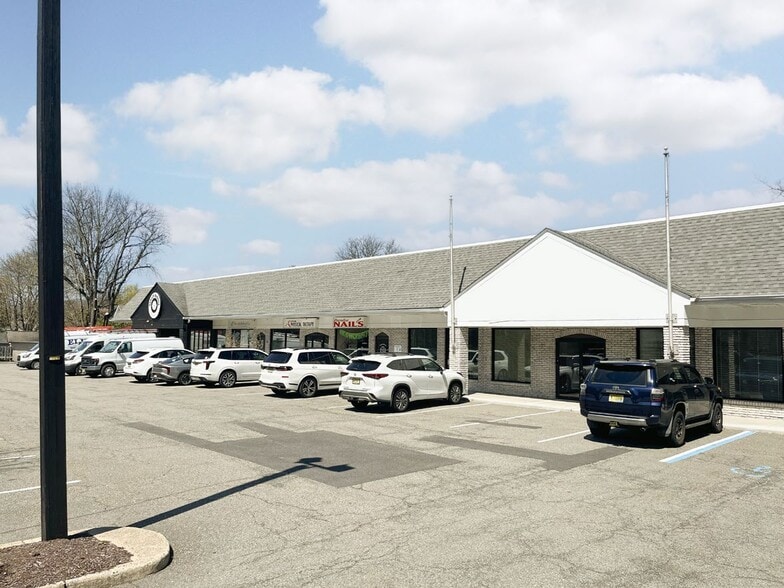 5-13 Bloomfield Ave, North Caldwell, NJ for lease - Building Photo - Image 2 of 6