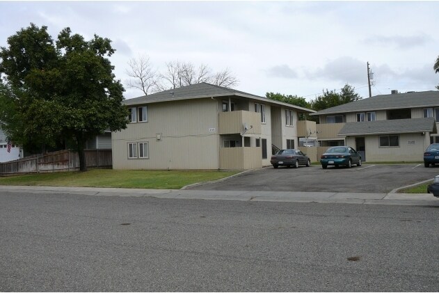 266 S Yolo St, Willows, CA à vendre - Photo du bâtiment - Image 3 de 14