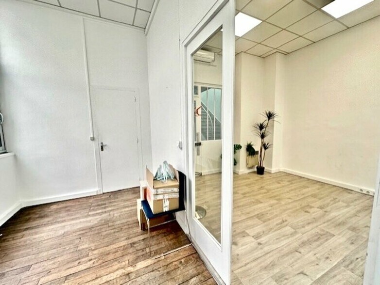 Office in Paris for lease - Interior Photo - Image 3 of 7