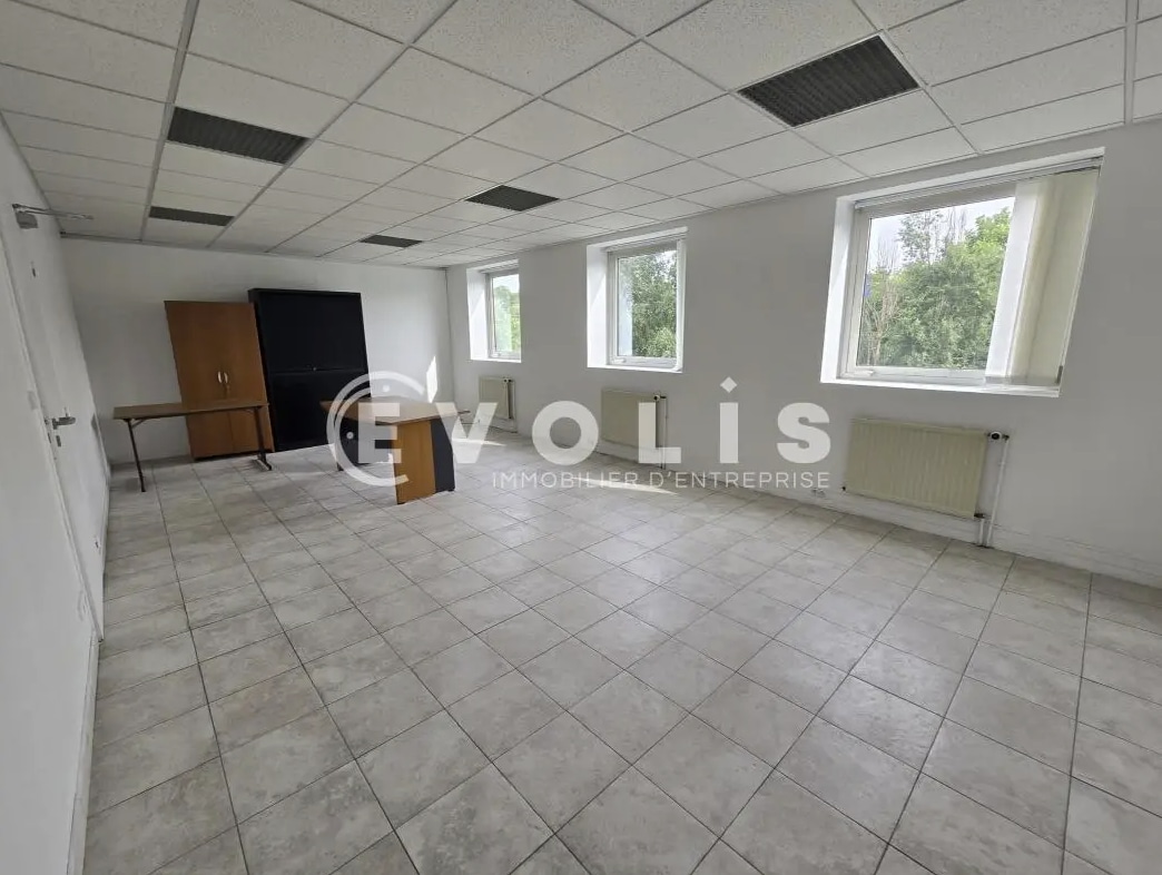 11 Avenue Des 2 Lacs, Villejust for lease Interior Photo- Image 1 of 3