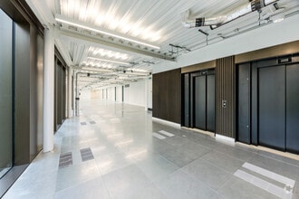 60-70 Shorts Gdns, London for lease Interior Photo- Image 2 of 4