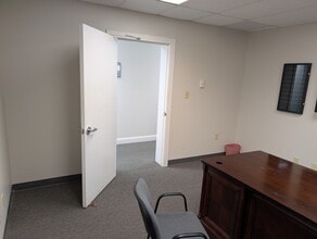 801 W Bay Dr, Largo, FL à louer Photo intérieure- Image 2 de 12