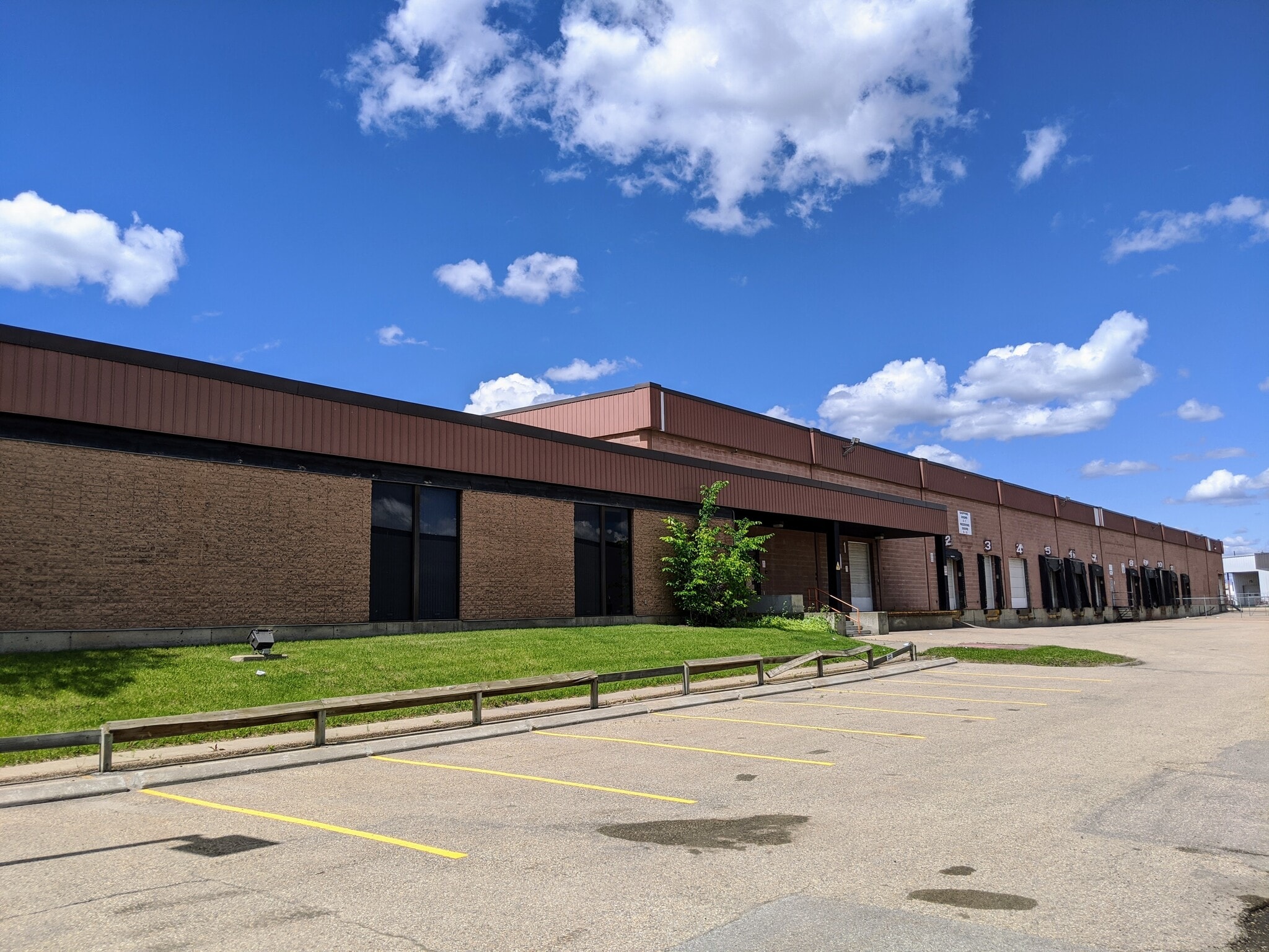 14760 116th Ave NW, Edmonton, AB à vendre Photo du bâtiment- Image 1 de 1