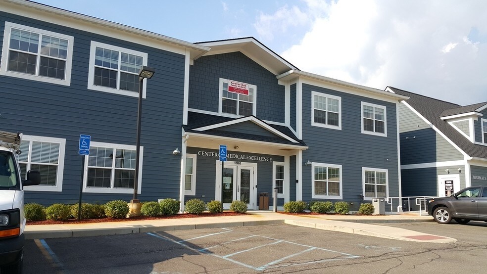 12660 10 Mile Rd, South Lyon, MI à louer - Photo du bâtiment - Image 3 de 10