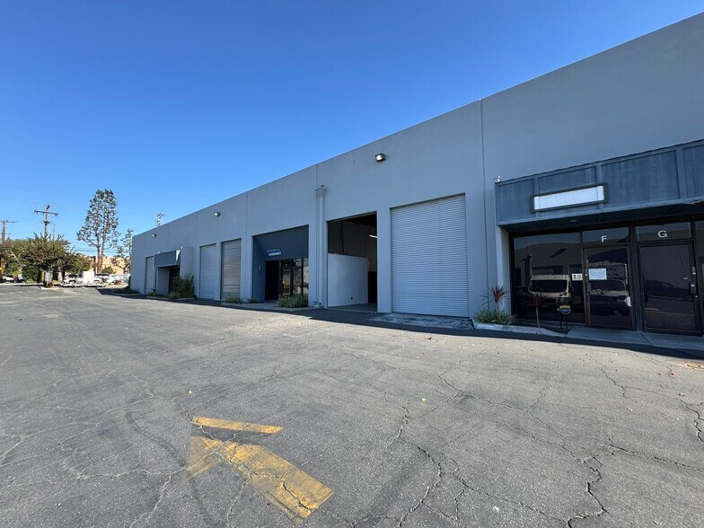 1390 E Burnett St, Signal Hill, CA à louer - Photo du bâtiment - Image 3 de 25