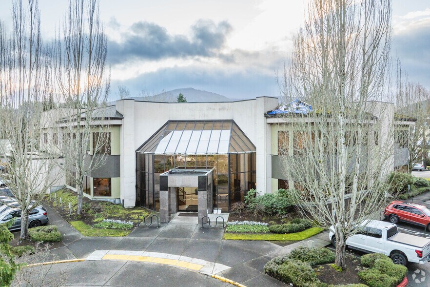 710 NW Juniper St, Issaquah, WA à louer - Photo principale - Image 1 de 4