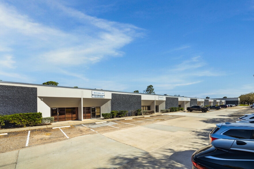 1656-1660 Townhurst Dr, Houston, TX for lease - Building Photo - Image 3 of 7